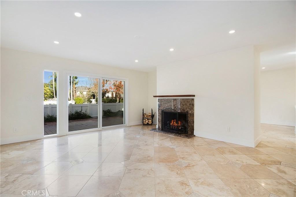 916 Powell Ct #916 - Photo 3 of 21