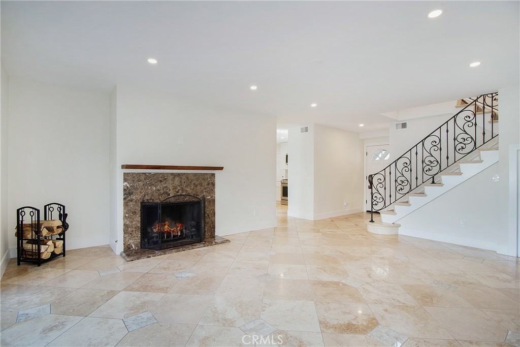 916 Powell Ct #916 - Photo 7 of 21