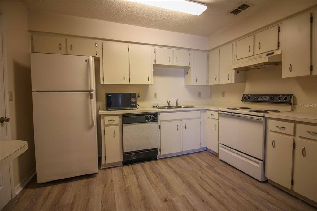 1230 Dosseywood Ln #1230 - Photo 2 of 11