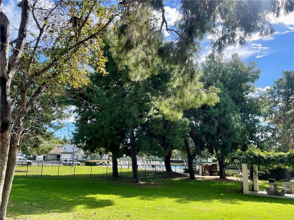 27 Briarglen #27-10 - Photo 5 of 31