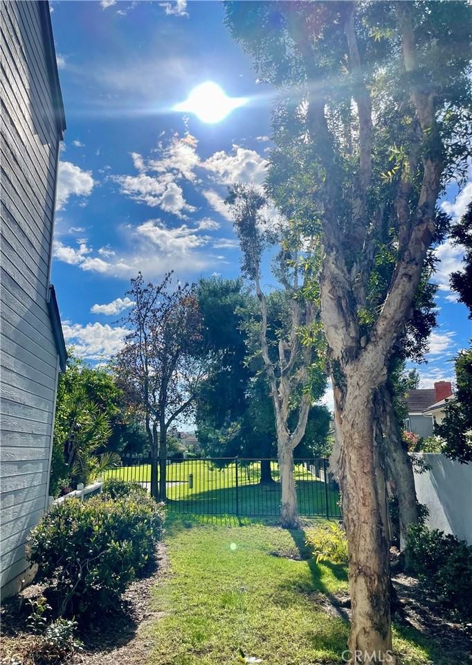 27 Briarglen #27-10 - Photo 7 of 31