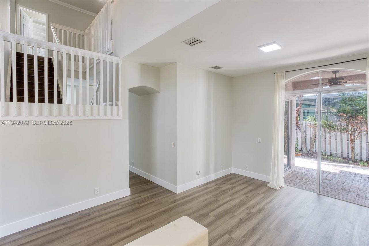 3755 Sw 50th St #3755 - Photo 2 of 25