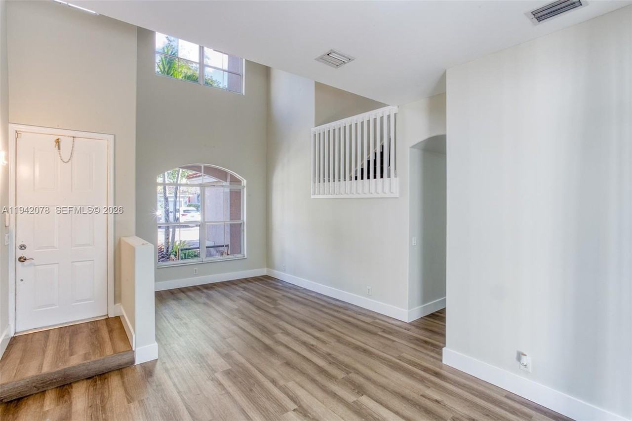 3755 Sw 50th St #3755 - Photo 3 of 25