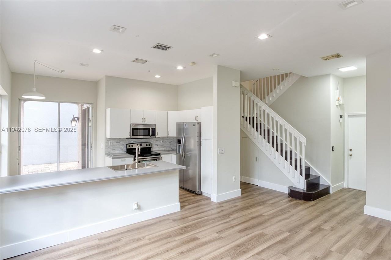 3755 Sw 50th St #3755 - Photo 5 of 25