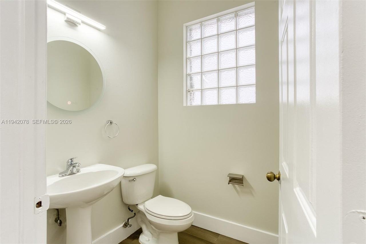 3755 Sw 50th St #3755 - Photo 7 of 25