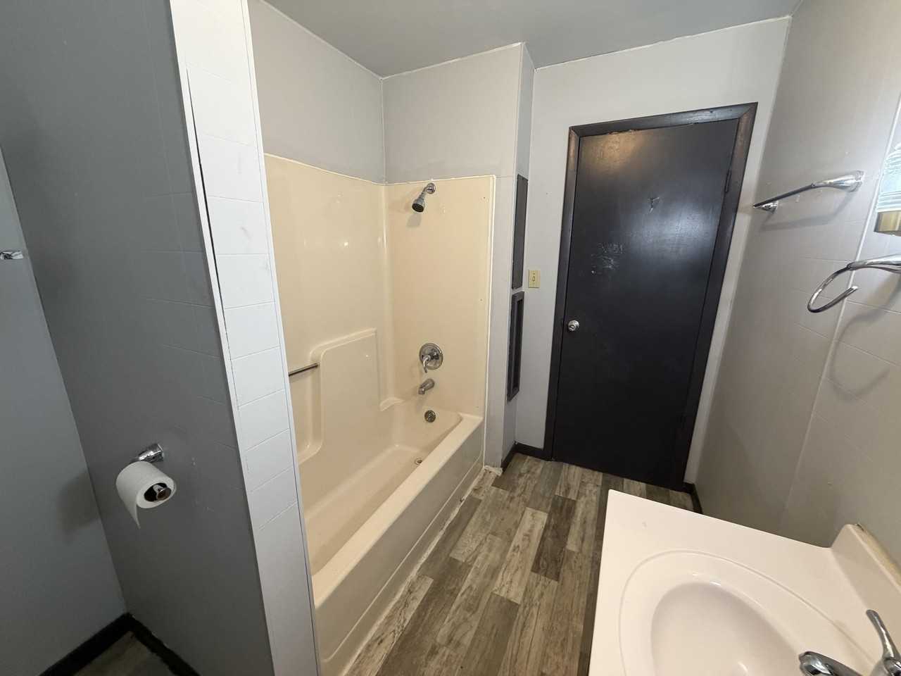 18 S Collett St #S - Photo 4 of 11