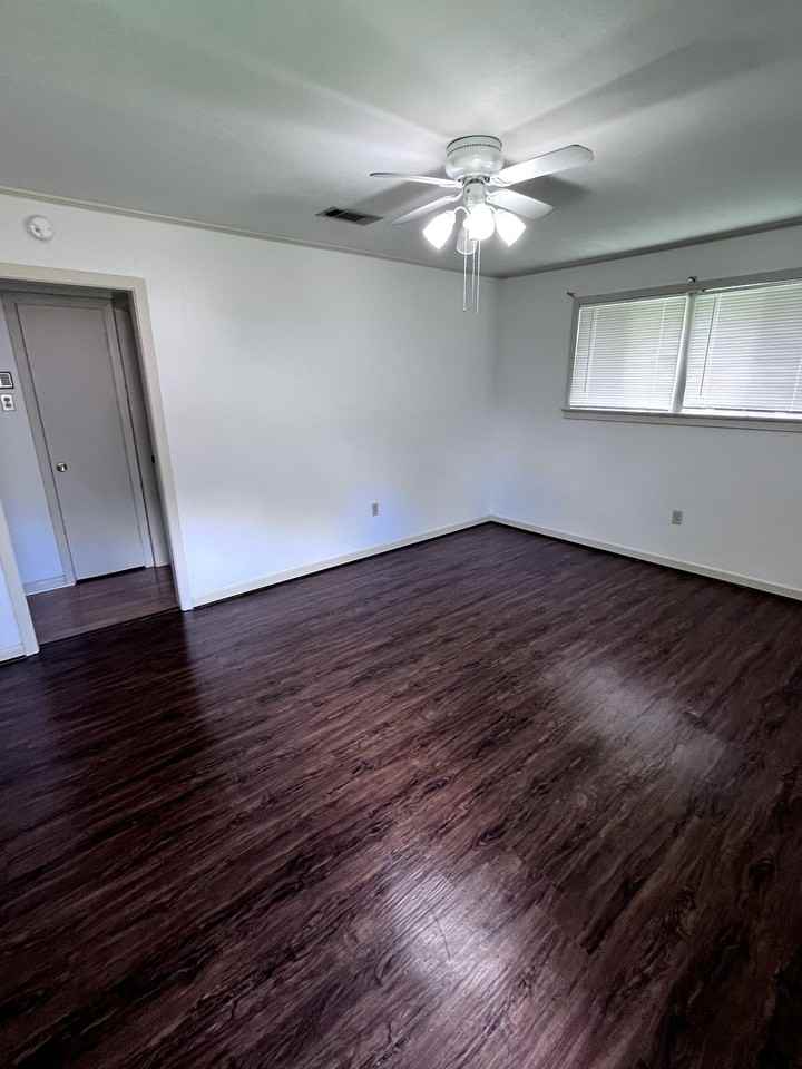 3022 Wilshire Drive - Photo 3 of 8