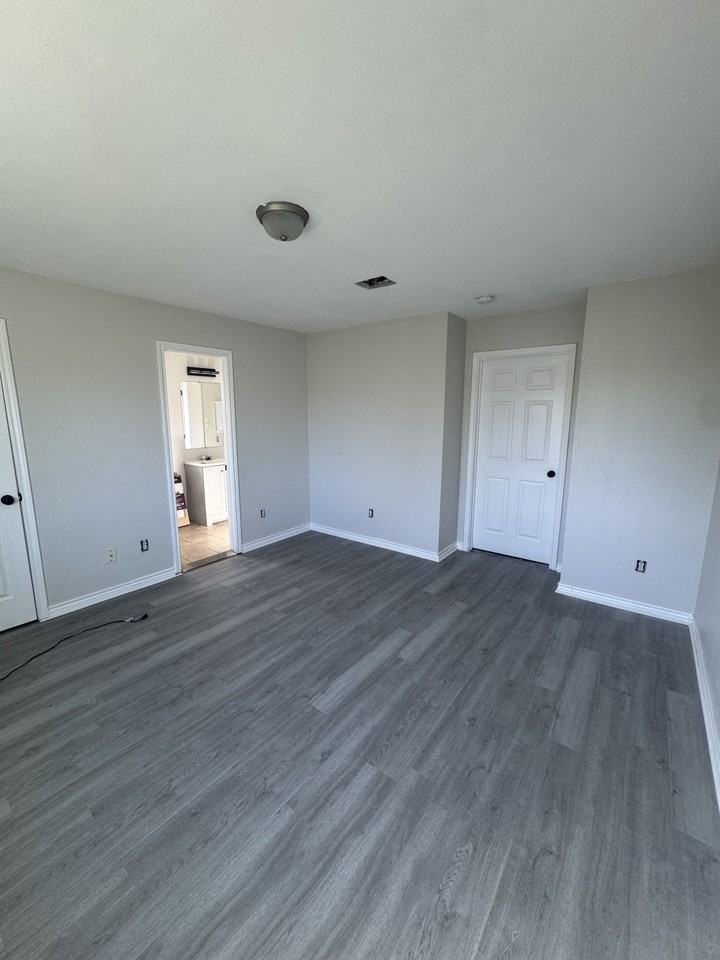 4526 Knoxville St #B - Photo 2 of 4