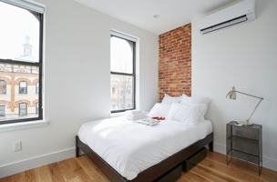 featured image of 1867 Cornelia St #3