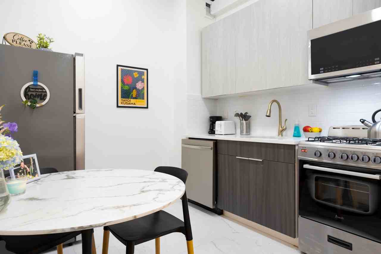 111 E 38th St, New York, NY 10016 #2 - Photo 5 of 6