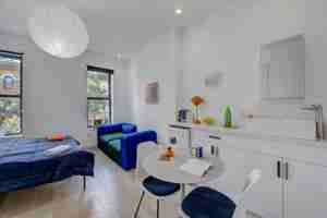 featured image of 827 Halsey St #3