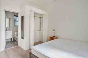 featured image of 424 West 47th St, New York, NY 10036 #2