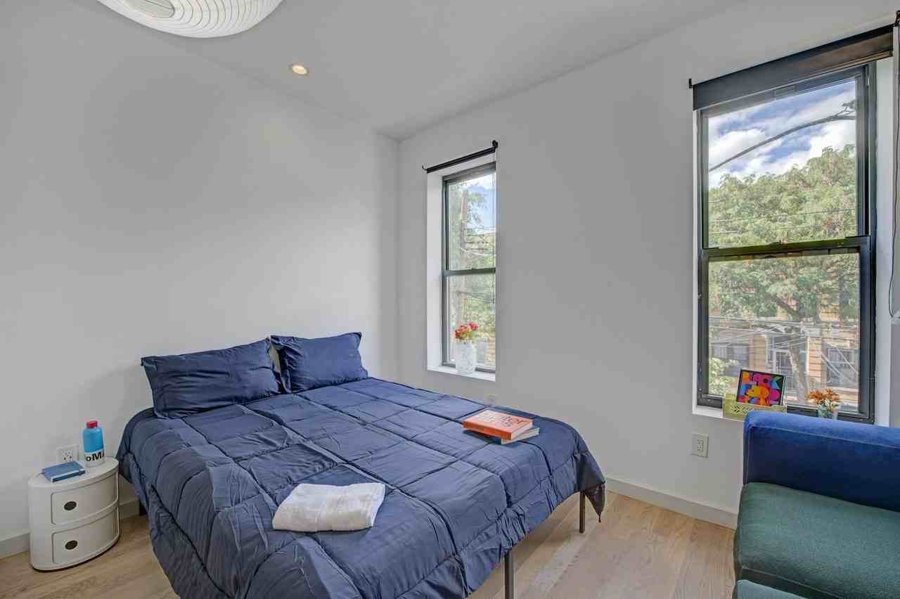 827 Halsey St #2 - Photo 6 of 6