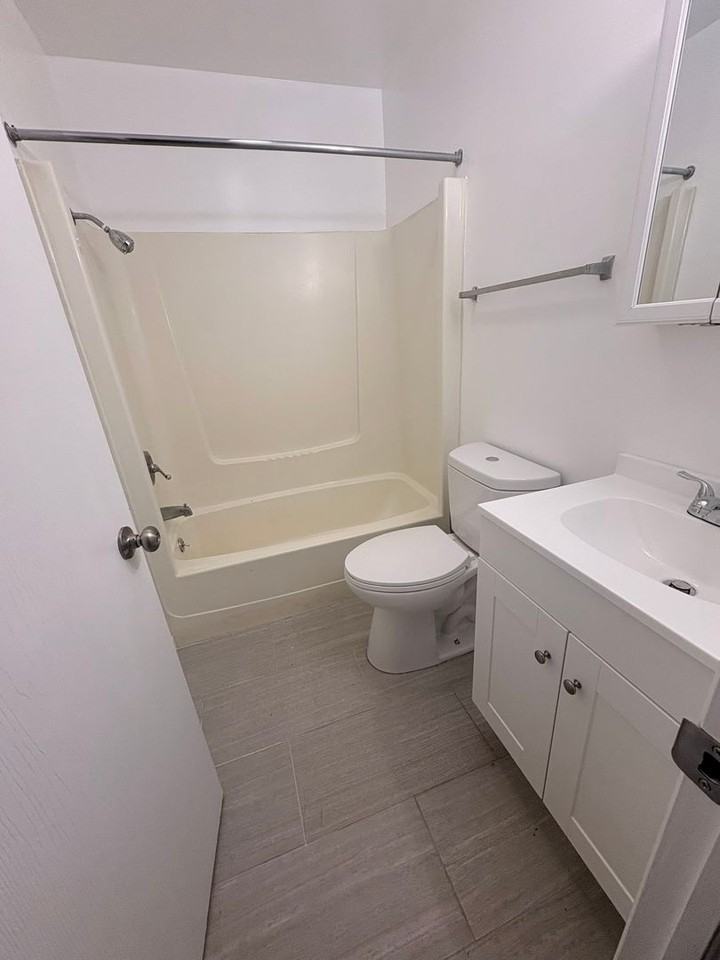 Park Manor - Photo 3 of 25