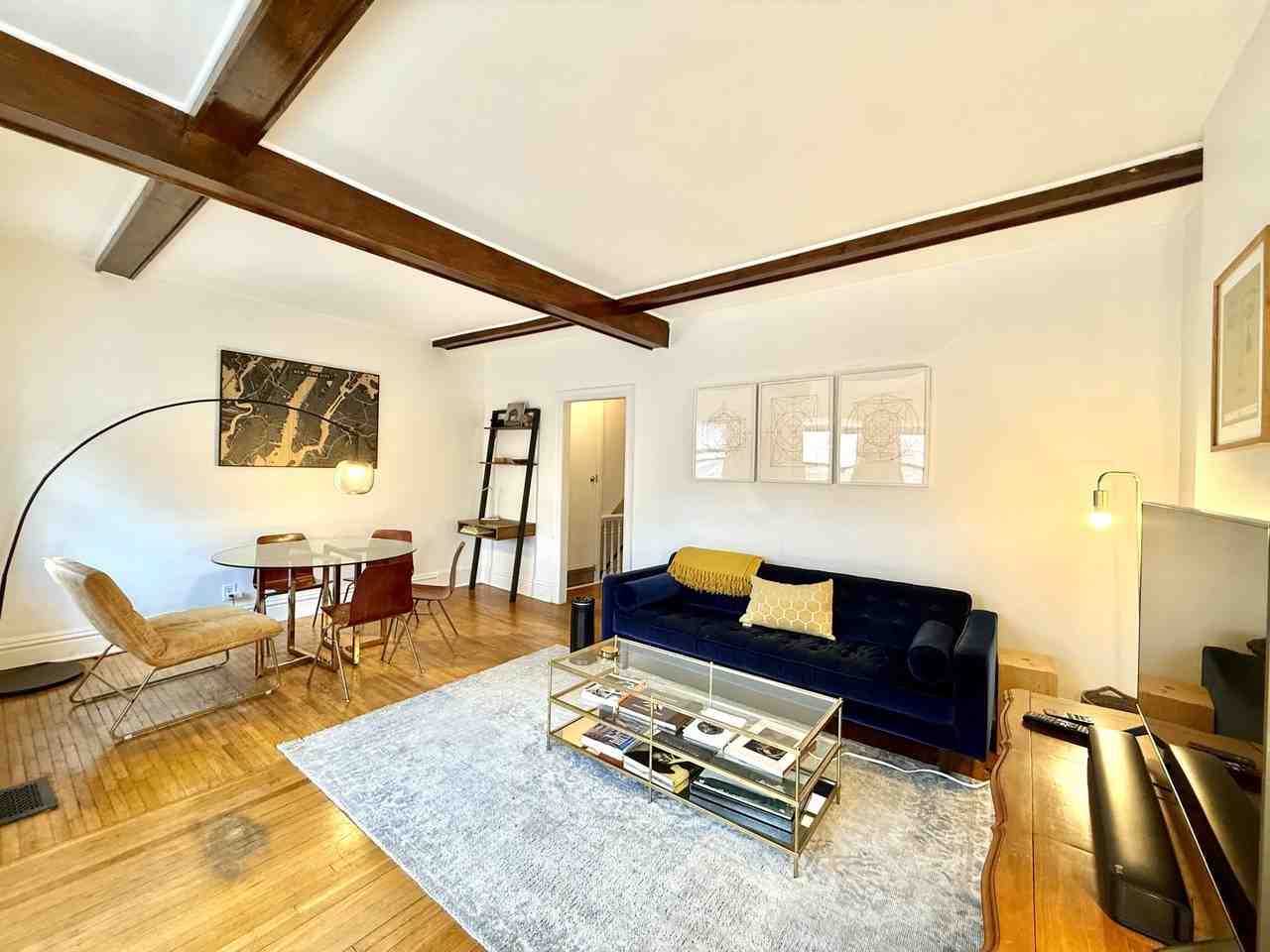 320 Queen St S - Photo 2 of 6