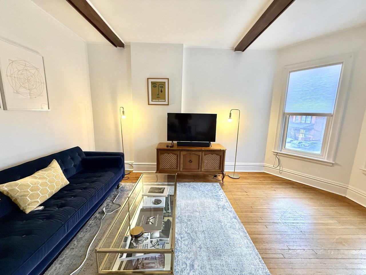 320 Queen St S - Photo 3 of 6