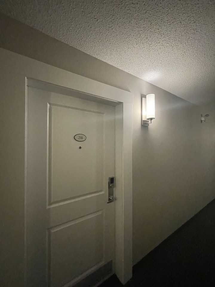 211 5404Ave Sw - Photo 4 of 18