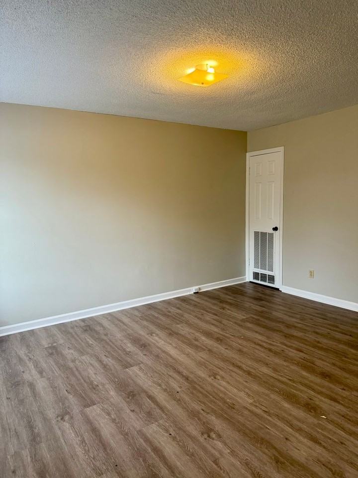 00076 - Photo 7 of 21