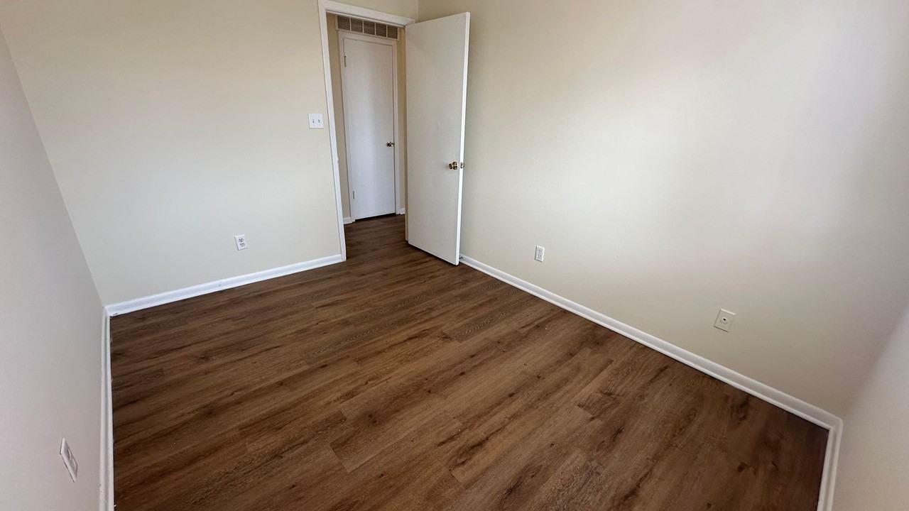 Holliday Drive - Photo 4 of 8