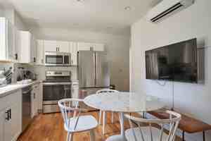 featured image of 340 Clifton Pl #4