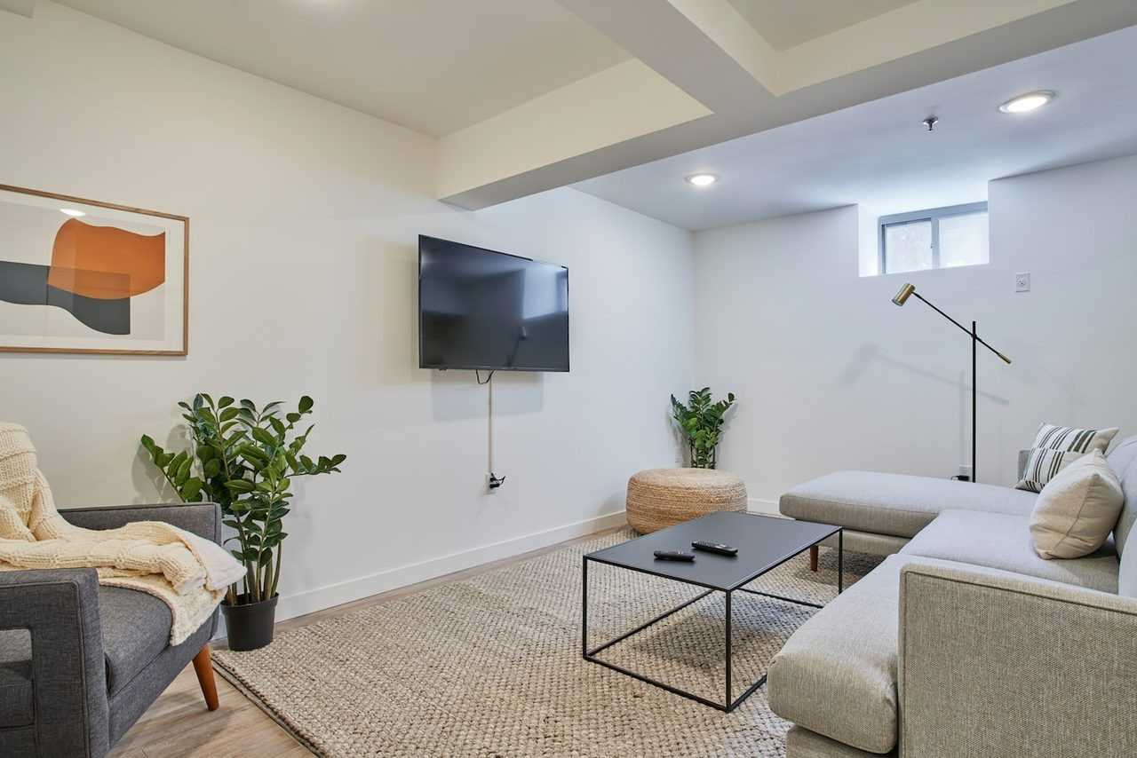 424 West 47th St, New York, NY 10036 #2 - Photo 5 of 12