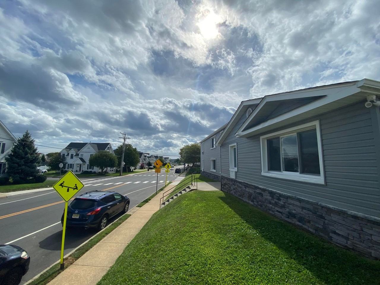 501 Lake Terrace - Photo 2 of 10