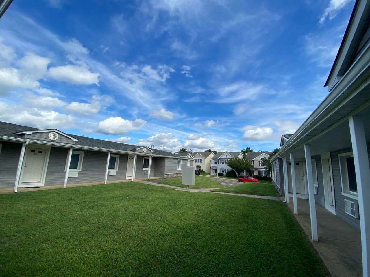 501 Lake Terrace - Photo 3 of 10