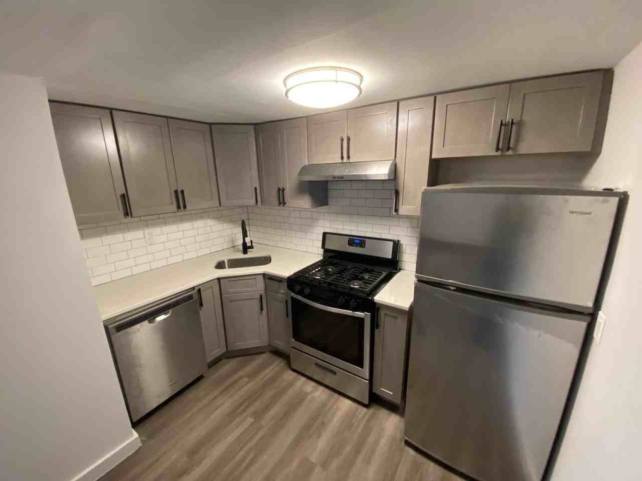 501 Lake Terrace - Photo 4 of 10