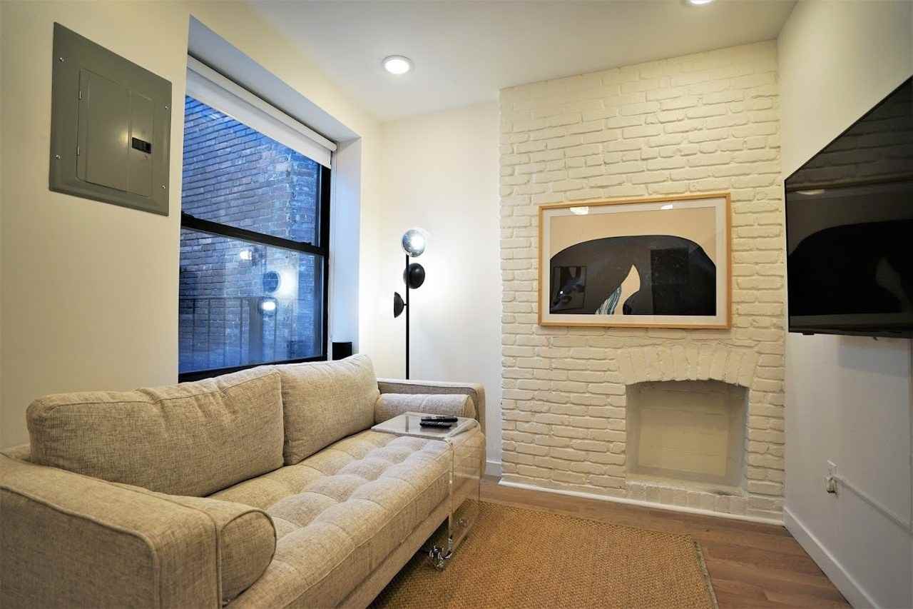 424 West 47th St, New York, NY 10036 #4 - Photo 5 of 12