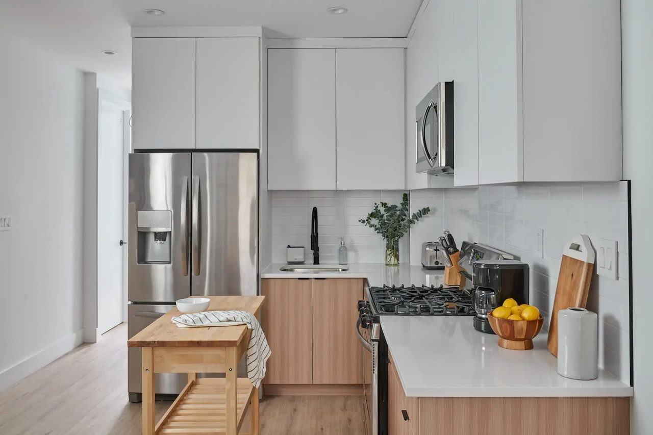 913 Saint Marks Ave #2 - Photo 4 of 7