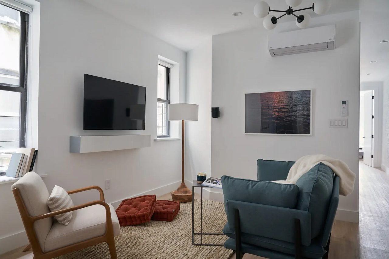 913 Saint Marks Ave #2 - Photo 5 of 7