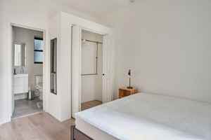 featured image of 424 West 47th St, New York, NY 10036 #1