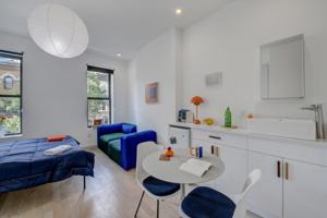 featured image of 827 Halsey St #1