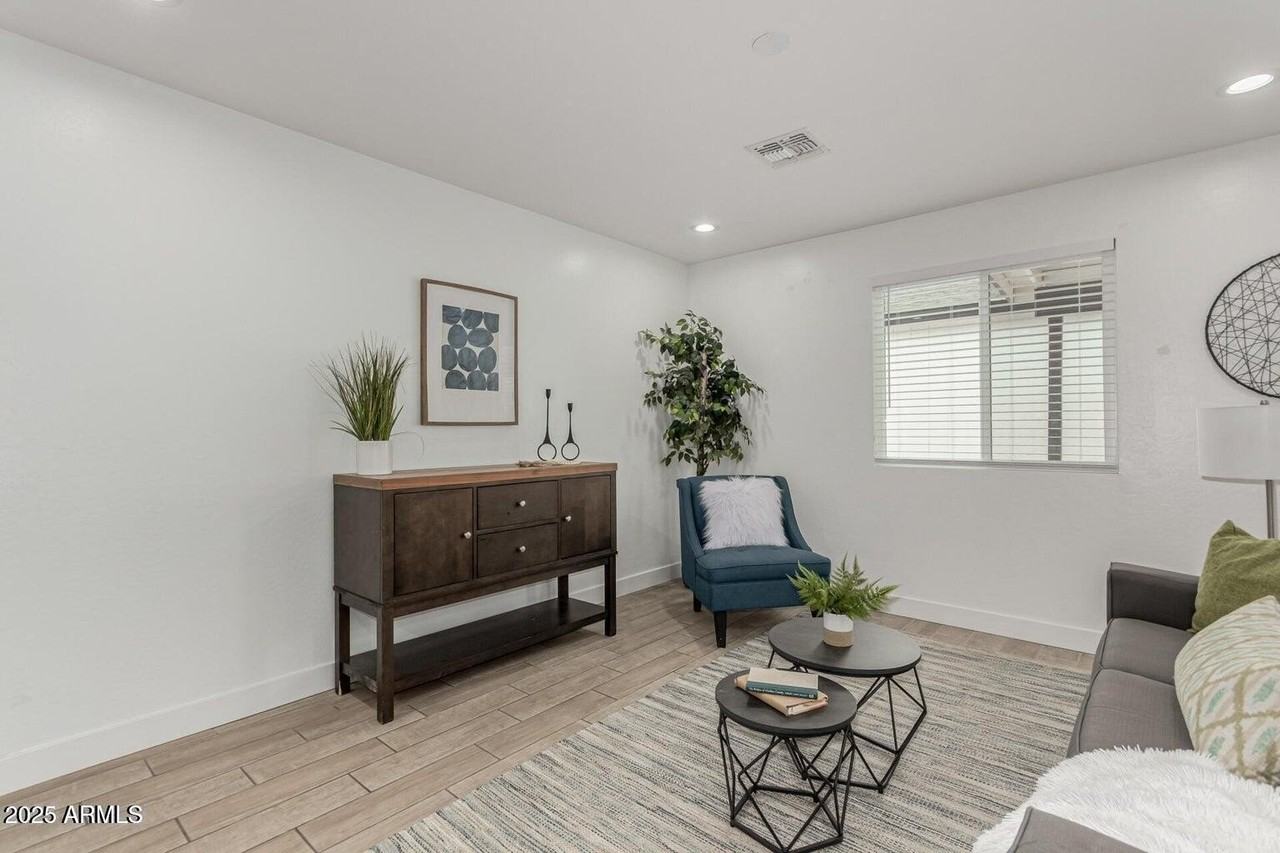 2206 E Alta Vista Rd - Photo 3 of 16