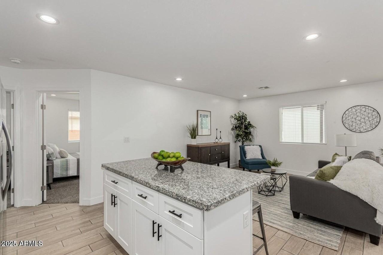 2206 E Alta Vista Rd - Photo 4 of 16