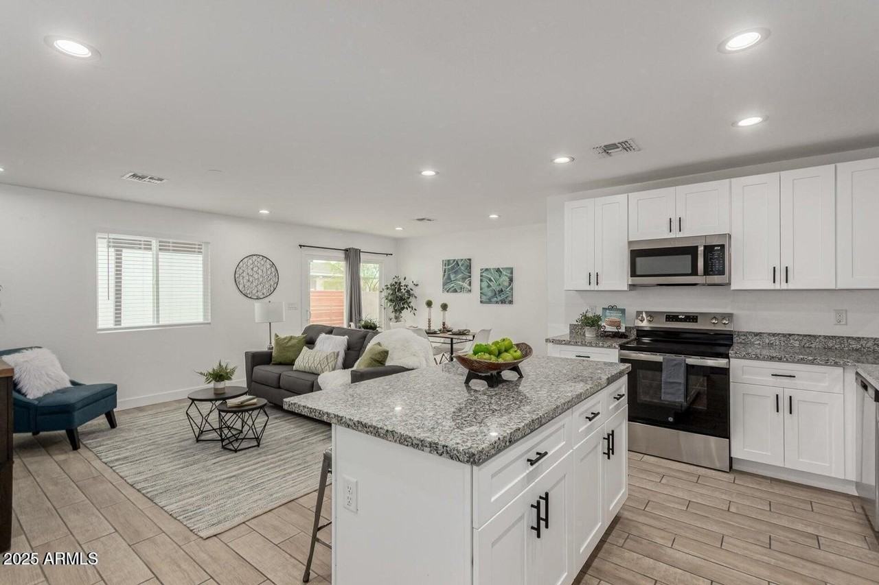 2206 E Alta Vista Rd - Photo 5 of 16