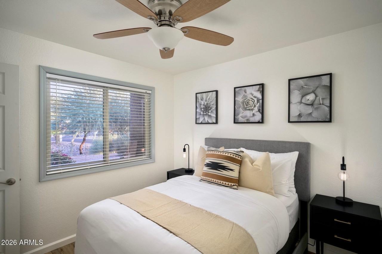 322 E Bluebell Ln - Photo 6 of 22