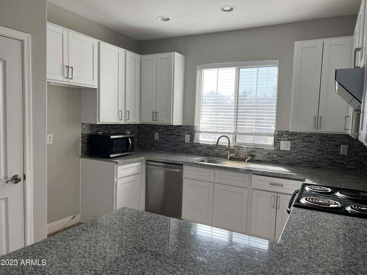 1958 E Shannon St - Photo 3 of 21