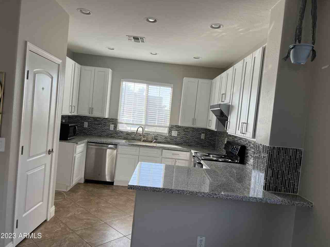 1958 E Shannon St - Photo 4 of 21