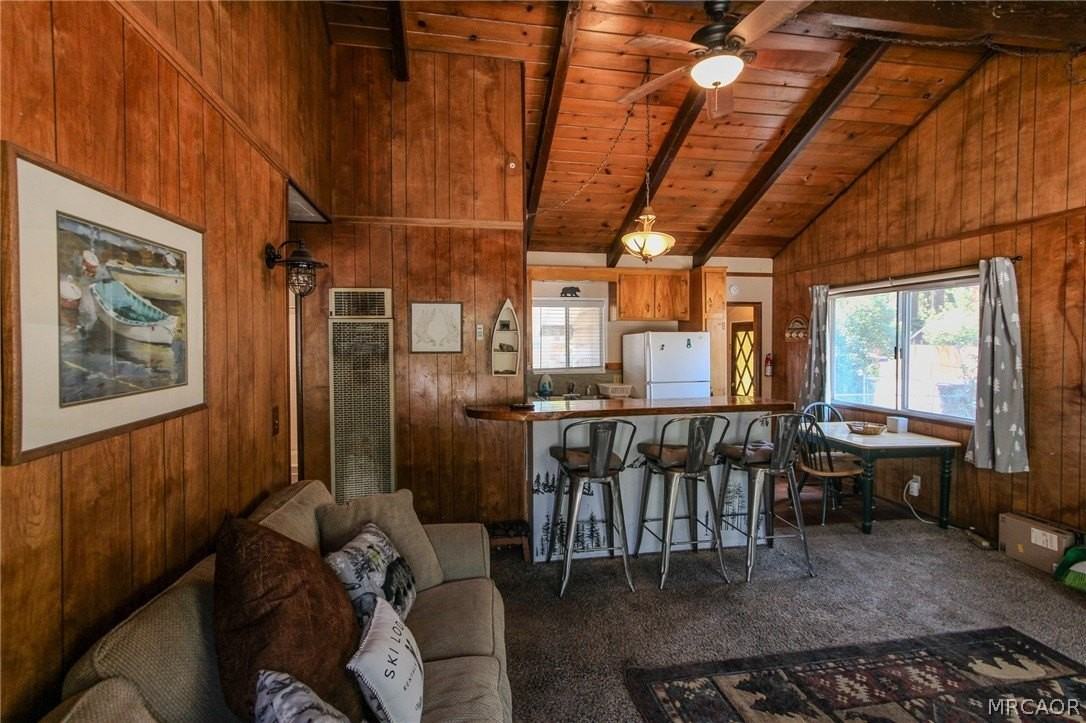 945 Greenway Dr - Photo 4 of 24