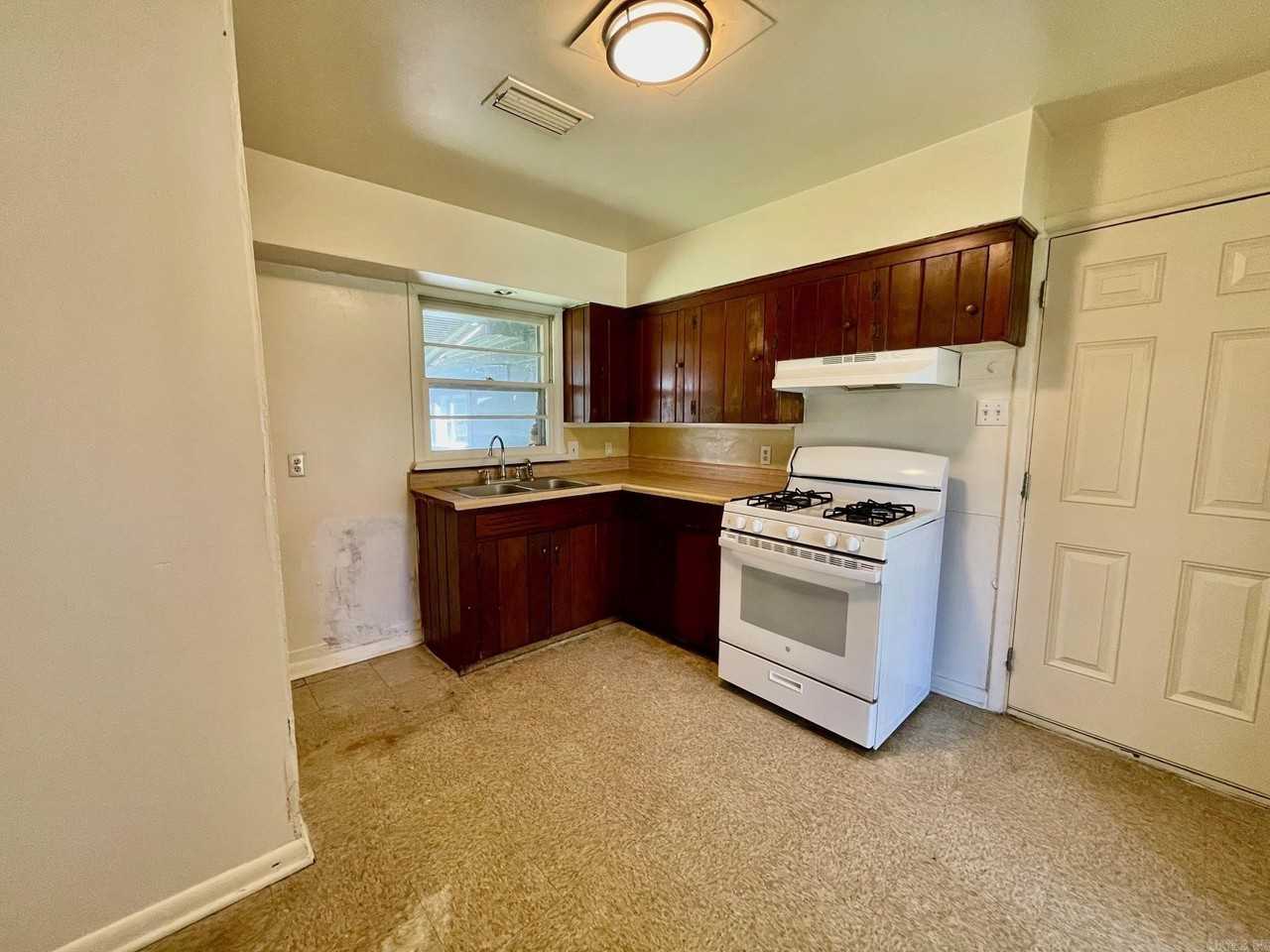 15 Rolling Ln - Photo 4 of 10