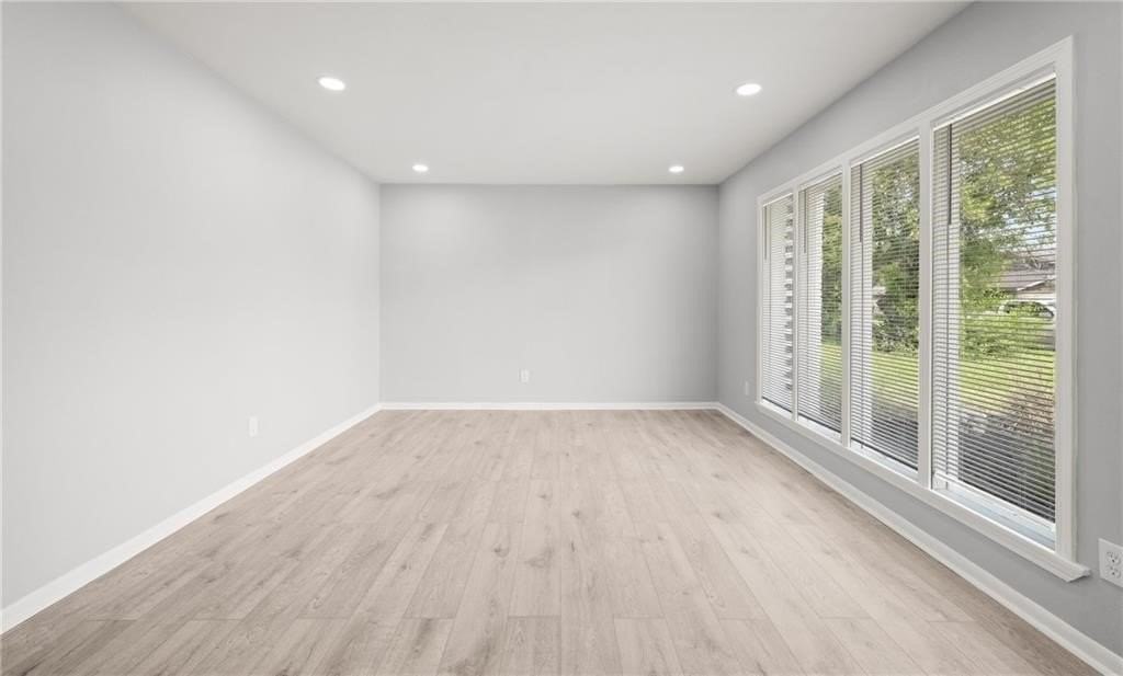 110 Chase Dr - Photo 3 of 22