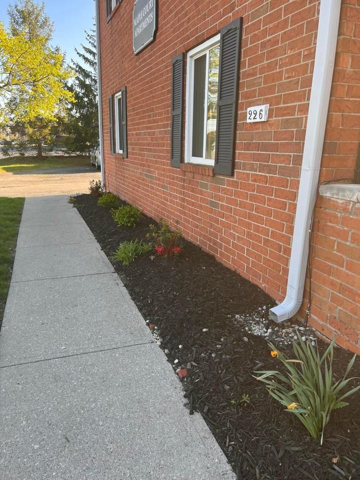 226 S Sandusky St - Photo 2 of 5