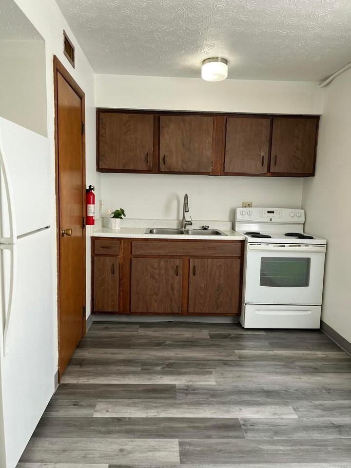 226 S Sandusky St - Photo 3 of 5