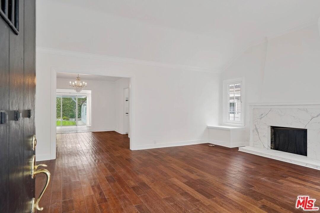 458 S Citrus Ave - Photo 3 of 27