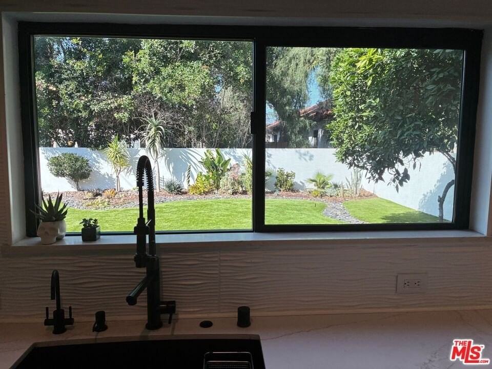 16729 Klee St - Photo 6 of 20