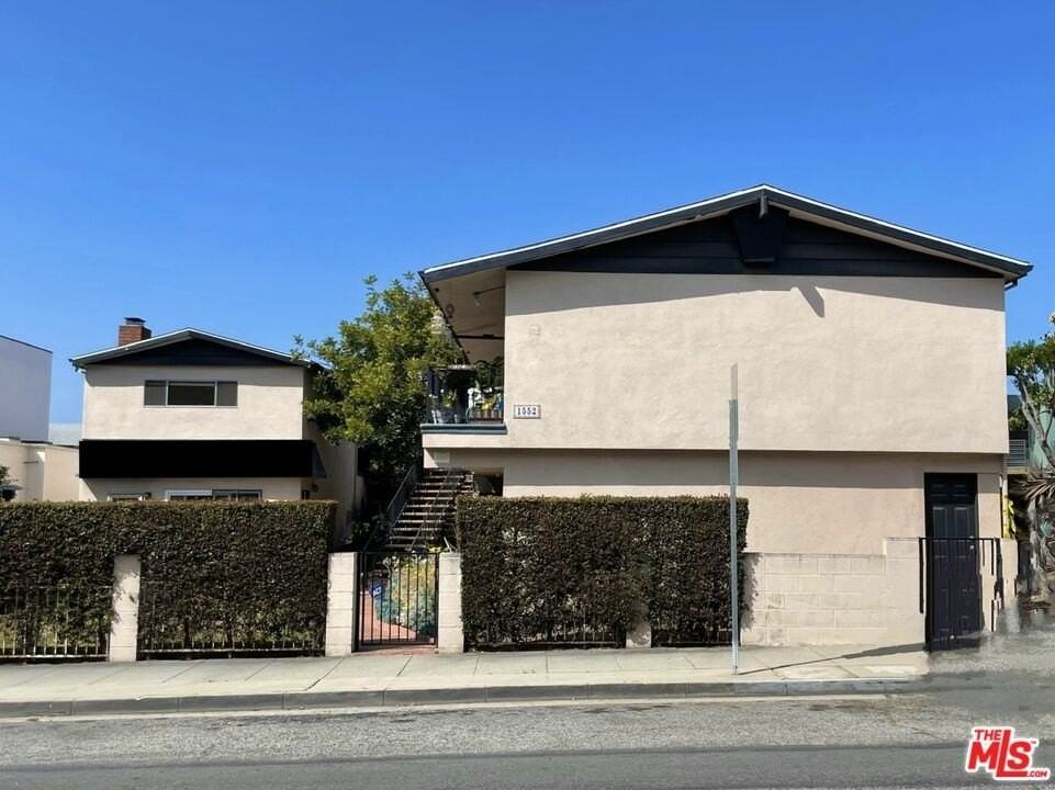 1552 Berkeley St Apt 1 - Photo 2 of 23