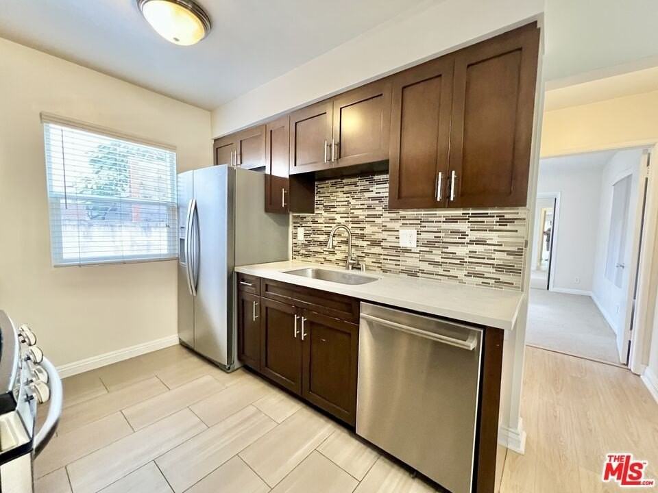 1552 Berkeley St Apt 1 - Photo 5 of 23