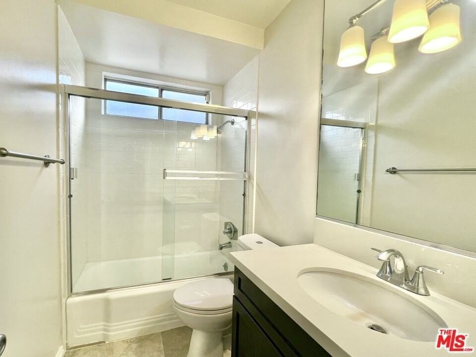 1552 Berkeley St Apt 1 - Photo 7 of 23