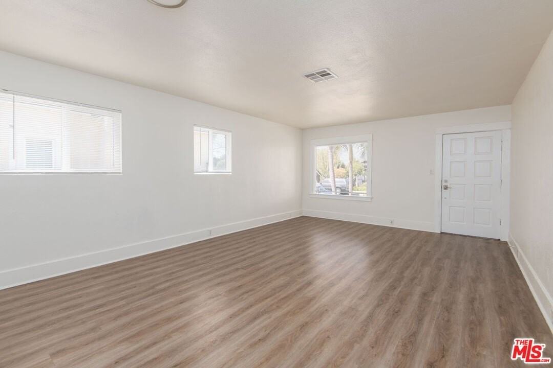 2132 S Cloverdale Ave - Photo 5 of 20